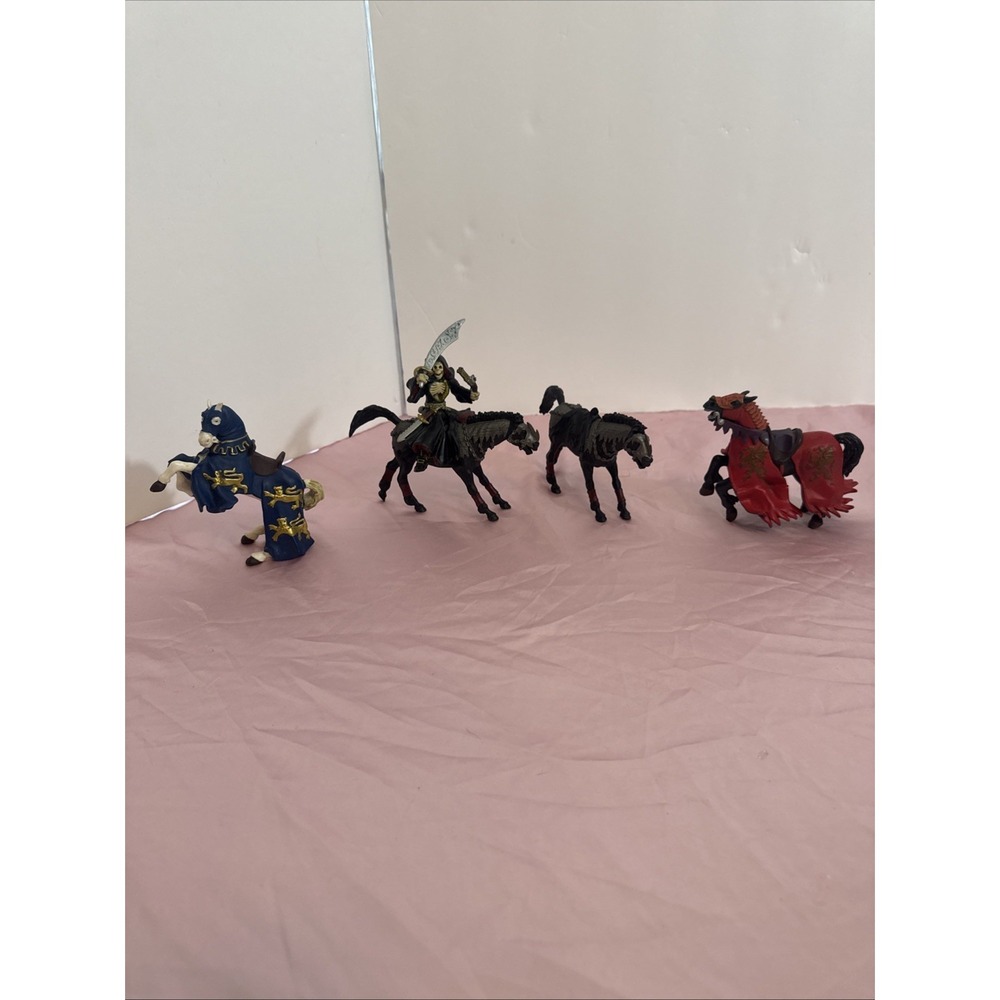 2001 Papo Medieval Knight Fantasy Horse Lot And Pirate With Sword And Gun 5 Pcs.